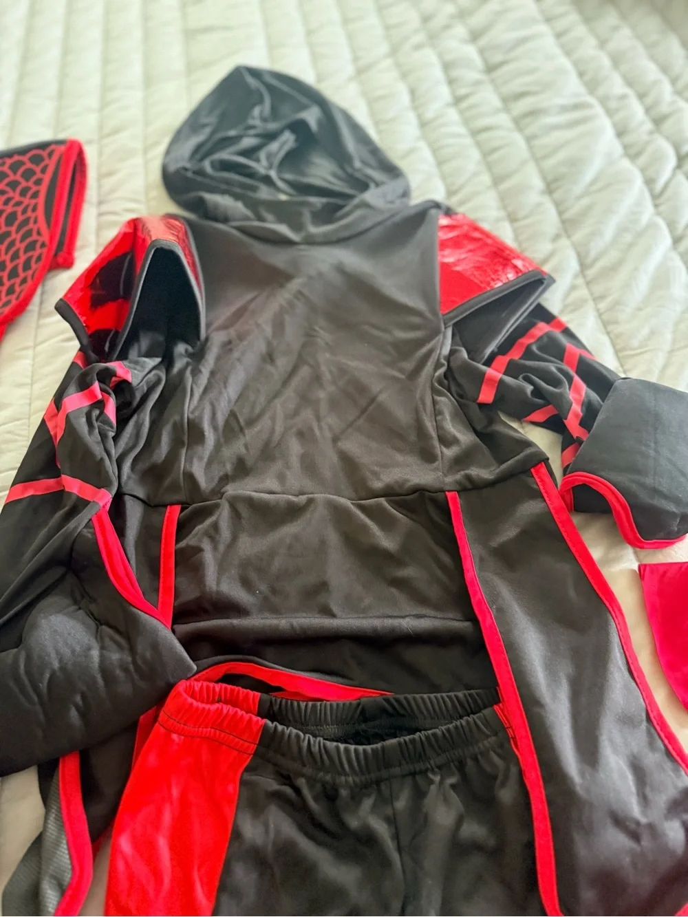Ninja Kids Costume - Red and Black Hooded Outfit (Small 5-7 yrs)
